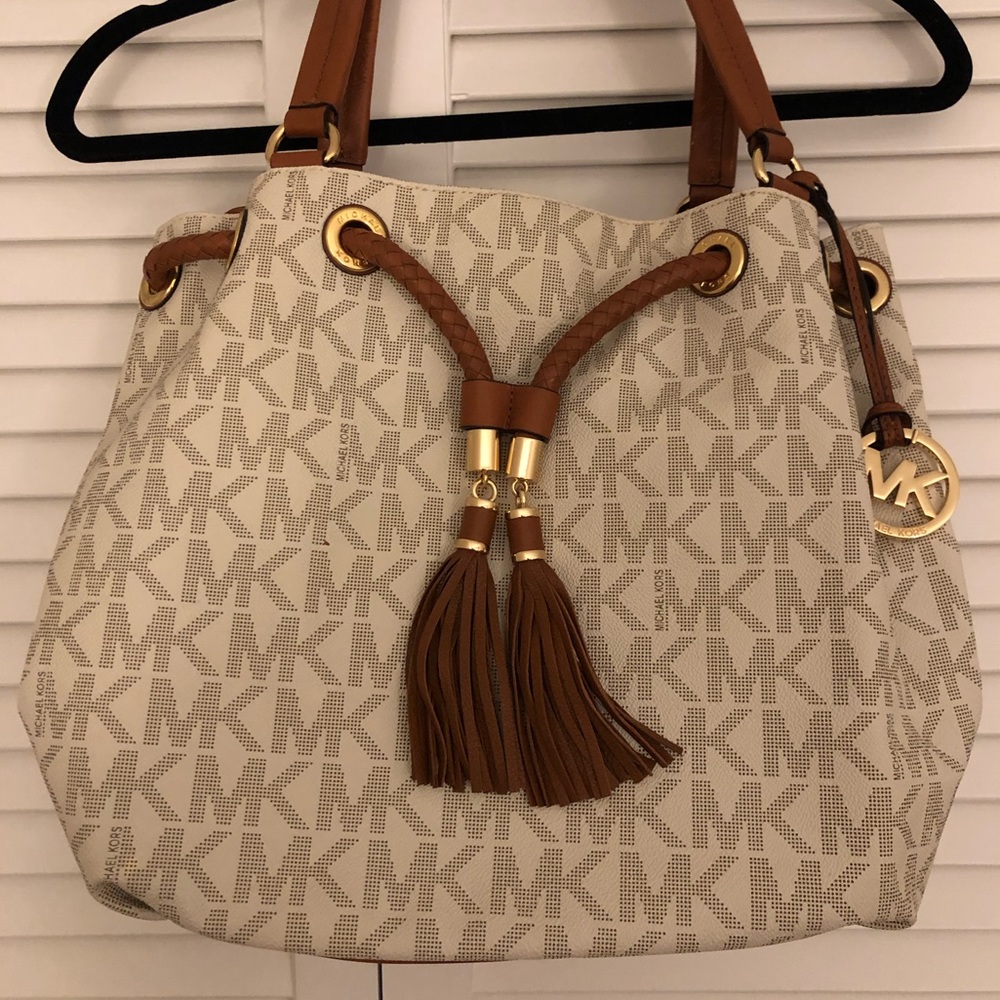 Michael Kors Jet Set Shoulder Bag